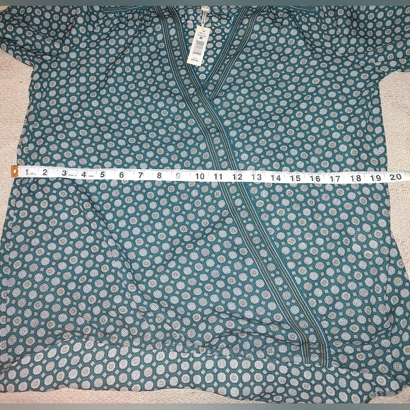 Max Studio Crepe Blouse With Surplice Front Size M - Picture 8 of 9